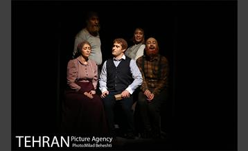 نمایش بوی گند دهن خانوم مارکز 11