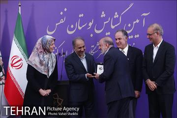 آیین "کاشت نهال به یاد فرشتگان ماندگار اهدا عضو" با حضور شهردار تهران 17