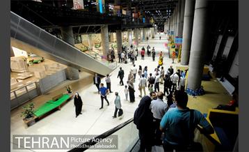 شبگردی اصحاب رسانه در باغ کتاب تهران 22