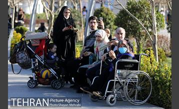 گردهمایی بزرگ عروسک‌های نوروزی در دریاچه شهدای خلیج فارس 15