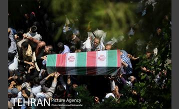 مراسم تشییع پیکرهای مطهر ۱۵۰ شهید تازه‌ تفحص‌ شده دفاع مقدس  - ۲ 38