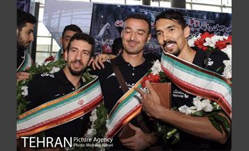 بازگشت تیم ملی والیبال به ایران 16