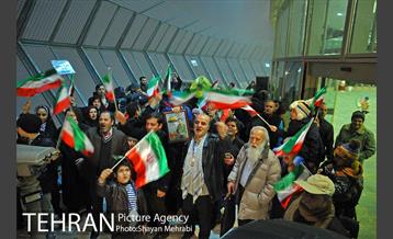 بانگ "الله اکبر" از فراز برج میلاد 21