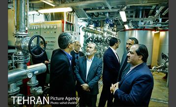 بازدید اعضای کمیسیون عمران مجلس از ستاد فرماندهی و مدیریت بحران شهرداری 34