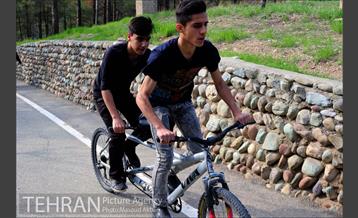 دوچرخه سواری در پارک چیتگر