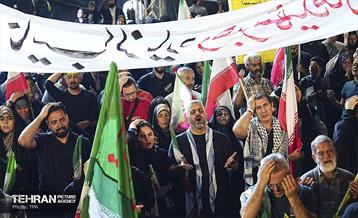 آیین بدرقه زائر اولی‌ها به‌ سوی عتبات عالیات در میدان انقلاب 16