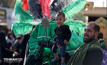 حضور کودکان در مراسم پیاده روی جاماندگان اربعین حسینی(ع) 8