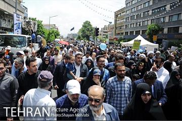 حضور شهردار تهران در راهپیمایی روز قدس 12