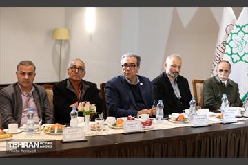 نشست هم‌اندیشی اعضای هیئت علمی جشنواره «عاملیت هنر در سیمای شهر تهران» 9