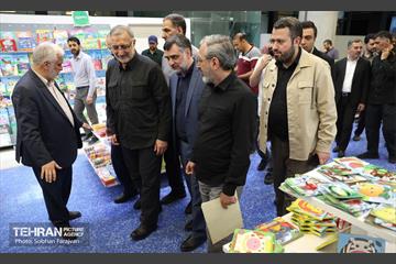بازدید شهردار تهران از رویداد "اردی‌بهشت کتاب" 4