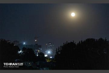 ماه خونین بر فراز تهران - 2 19