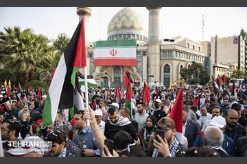 استقبال از خانواده شهدای غزه در میدان فلسطین تهران 25