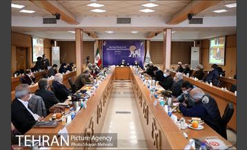 نشست صمیمانه شهردار تهران با اساتید و مفاخر حوزه معماری و شهرسازی 16