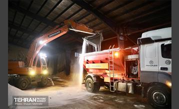 بارش برف زمستانی در معابر شمالی پایتخت - 1 30