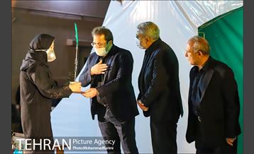 آیین بزرگداشت و تکریم خانواده های معظم شهدای مدافع حرم و مدافع سلامت 20