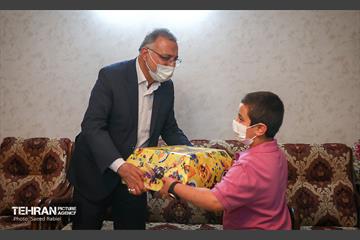 حضور شهردار تهران در منزل آتش نشان شهید مرتضی حیدری 4