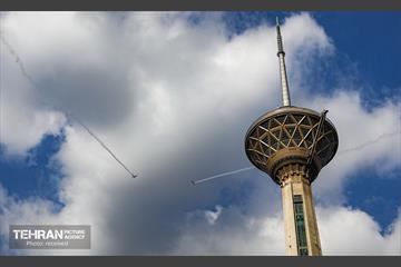 مانور ویژه هواپیماهای فوق سبک بر فراز برج میلاد 2