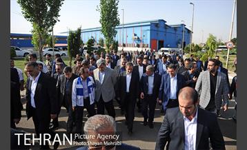 بازدید معاون اول رئیس جمهور به همراه شهردار تهران از کارخانه واگن‌سازی تهران 26
