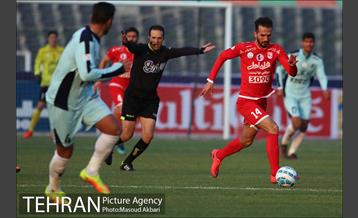 دیدار تیم های فوتبال پیکان و تراکتورسازی