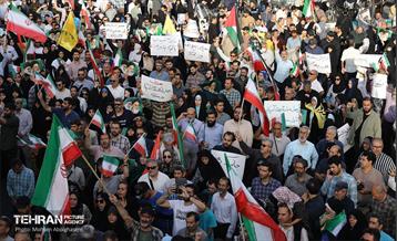 اجتماع مردمی در اعتراض به حمله آمریکا به تاسیسات هسته‌ای ایران 10