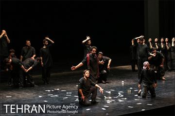 نمایش "من" در پردیس تئاتر تهران (خاوران) 34