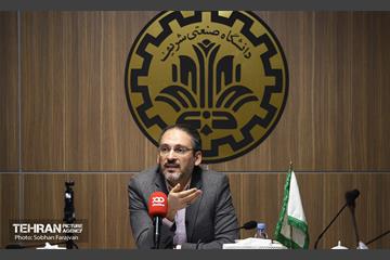 بازدید اصحاب رسانه از ایستگاه‌ سنجش آلودگی هوا 16