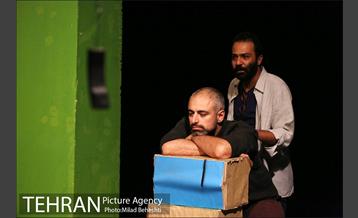 نمایش چند تکه لغزان، بر لبه سران یک وضعیت پیچان‎ 10