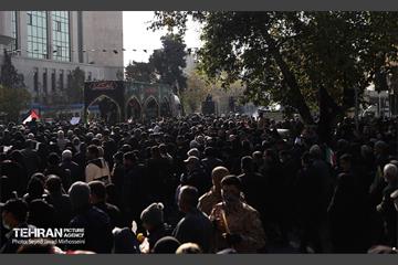 تشییع پیکرهای ۱۰۰ شهید گمنام از مقابل دانشگاه تهران 30