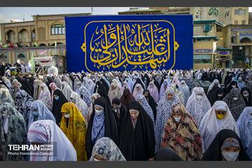 اقامه نماز عید سعید فطر در امامزاده صالح (ع) 21