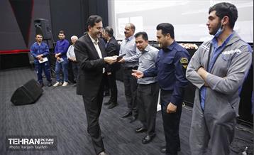 همایش تجلیل از کارگران شهرداری منطقه ۵ 10