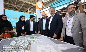 بازدید شهردار تهران از نمایشگاه شهرهای خواهرخوانده و توانمندی های مدیریت شهری تهران