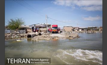 عملیات تخلیه آب از منازل مسکونی گمیشان 8