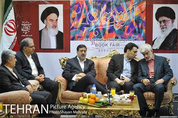 بازدید حسینی مکارم سرپرست شهرداری تهران ار نمایشگاه کتاب 8