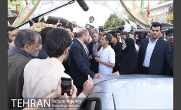 بازدید شهردار تهران از بازارچه مردم خرمشهر در کنار باغ موزه دفاع مقدس 19