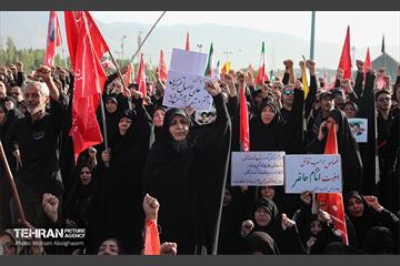 اقامه نماز بر پیکر آقای شهید ایران - 1 70
