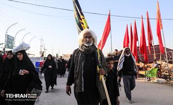 پیاده‌روی زائرین اربعین حسینی در مسیر نجف به کربلا 27