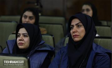 جلسه هم‌اندیشی رییس نهاد پایش طرح های توسعه شهری با جمعی از بانوان 35