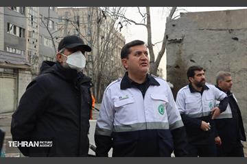 بازدید نمایندگان مجلس از نقاط آسیب دیده از جنگ در منطقه۴ 22