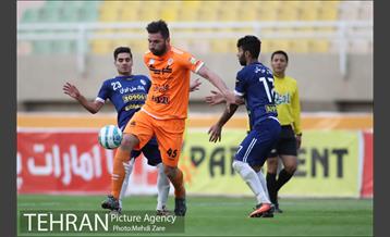 دیدار تیم های فوتبال استقلال خوزستان و سایپا تهران