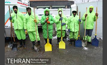 بازدید شهردار تهران از ستاد برف روبی منطقه 11 1