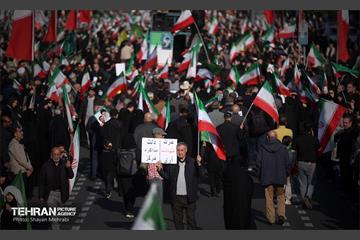 بدرقه شهیدان تنگسیری و اسحاقی توسط اهالی پایتخت 42