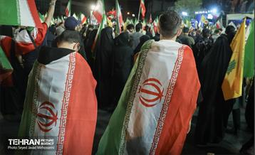 تجمع شب سی‌وچهارم در میدان انقلاب 9