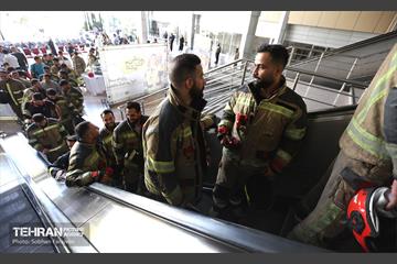 مسابقه پله‌نوردی آتش‌نشانان در برج میلاد 40