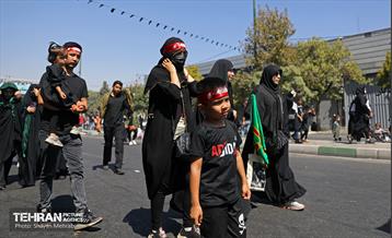 حضور کودکان در مراسم پیاده روی جاماندگان اربعین حسینی(ع) 26