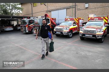آیین بدرقه خادمین سازمان آتش‌نشانی 33