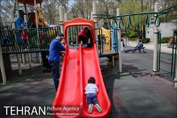 بوستان نیاوران در یک روز آفتابی 5