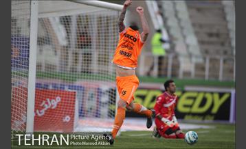 دیدار دو تیم فوتبال سایپا تهران و نفت تهران