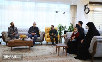 حضور شهردار تهران در منزل سردار شهید بیات 9