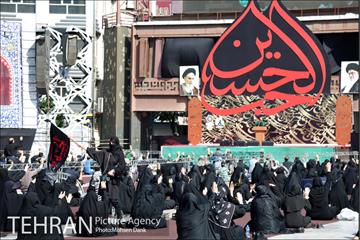 مراسم عزاداری ظهر عاشورا در میدان امام حسین(ع) 3