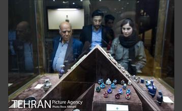 گشت و گذاری در موزه‌های ملی، آبگینه و نقاشی 17